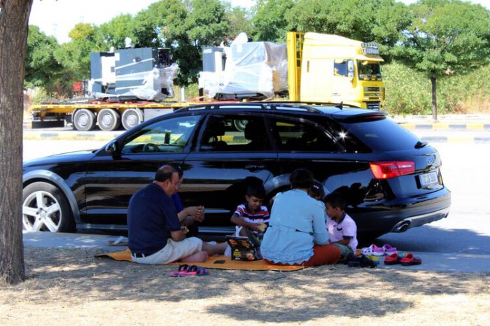 Gurbetçilerin dönüş yolculuğunda bagajlar yöresel lezzet dolu