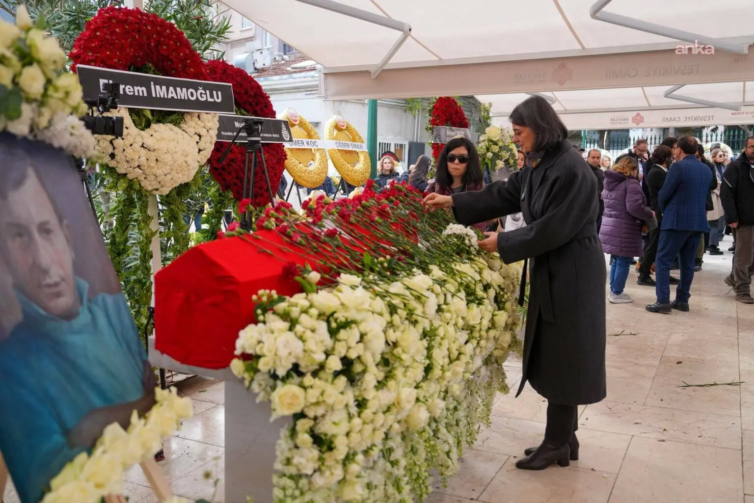 Haldun Dormen Son Yolculuğuna Uğurlandı: Usta Sanat&ccedil;ı Dakikalarca Alkışlandı ve Duygusal Veda